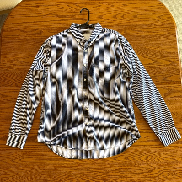 Large American Eagle Blue and White Button Down - Picture 1 of 3